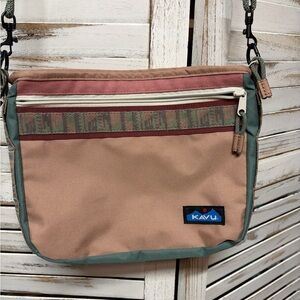 Kavu Rosebud Kachemak Keeper Crossbody Bag